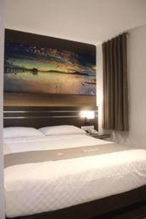 Neotel Hotel City Centre Tanjung Redep Exterior photo