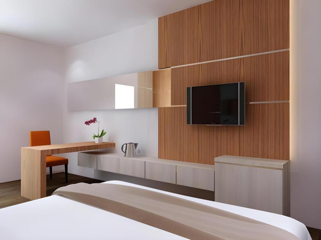Neotel Hotel City Centre Tanjung Redep Exterior photo